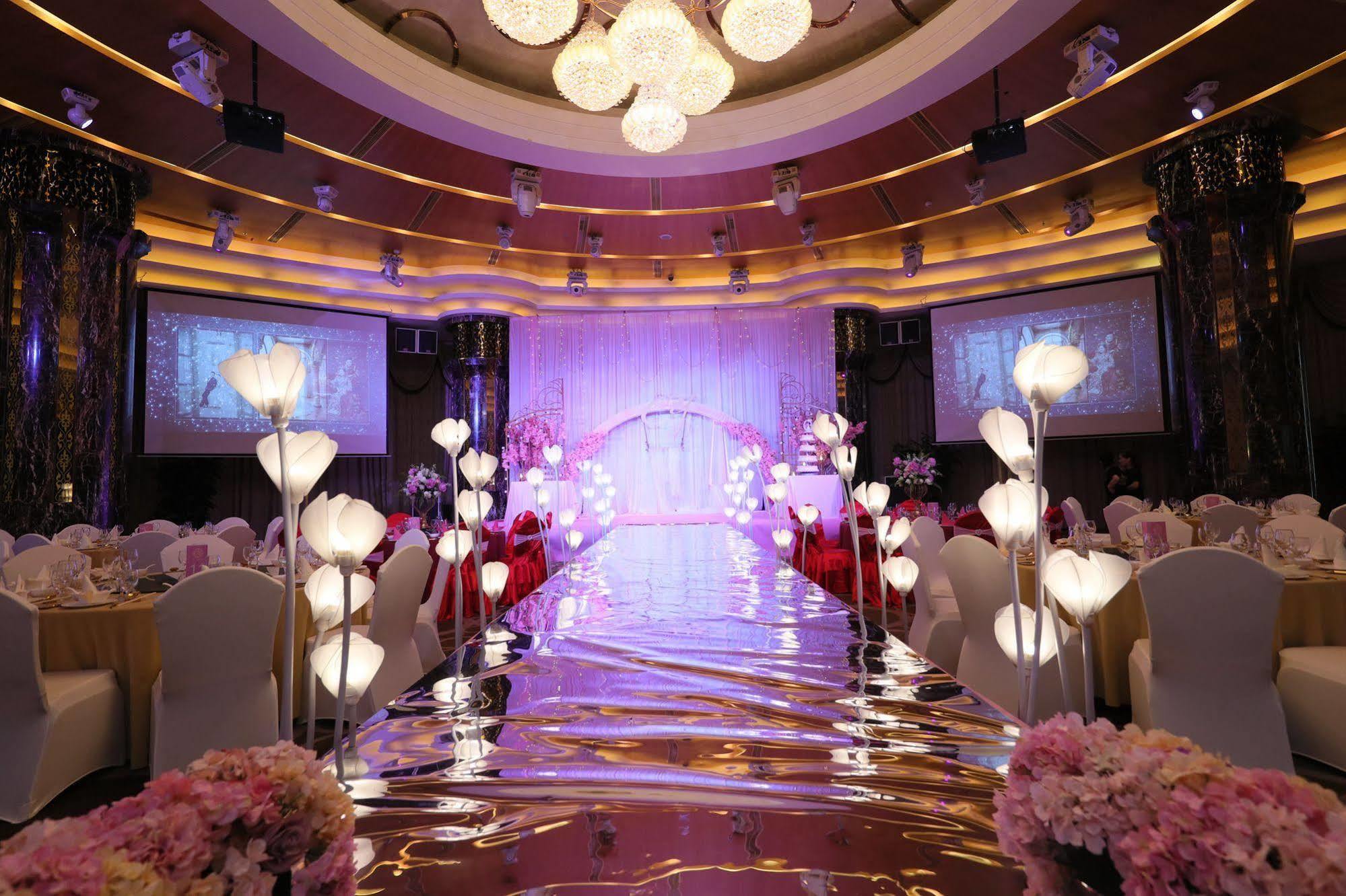 Renaissance Shenzhen Luohu Hotel Exterior photo